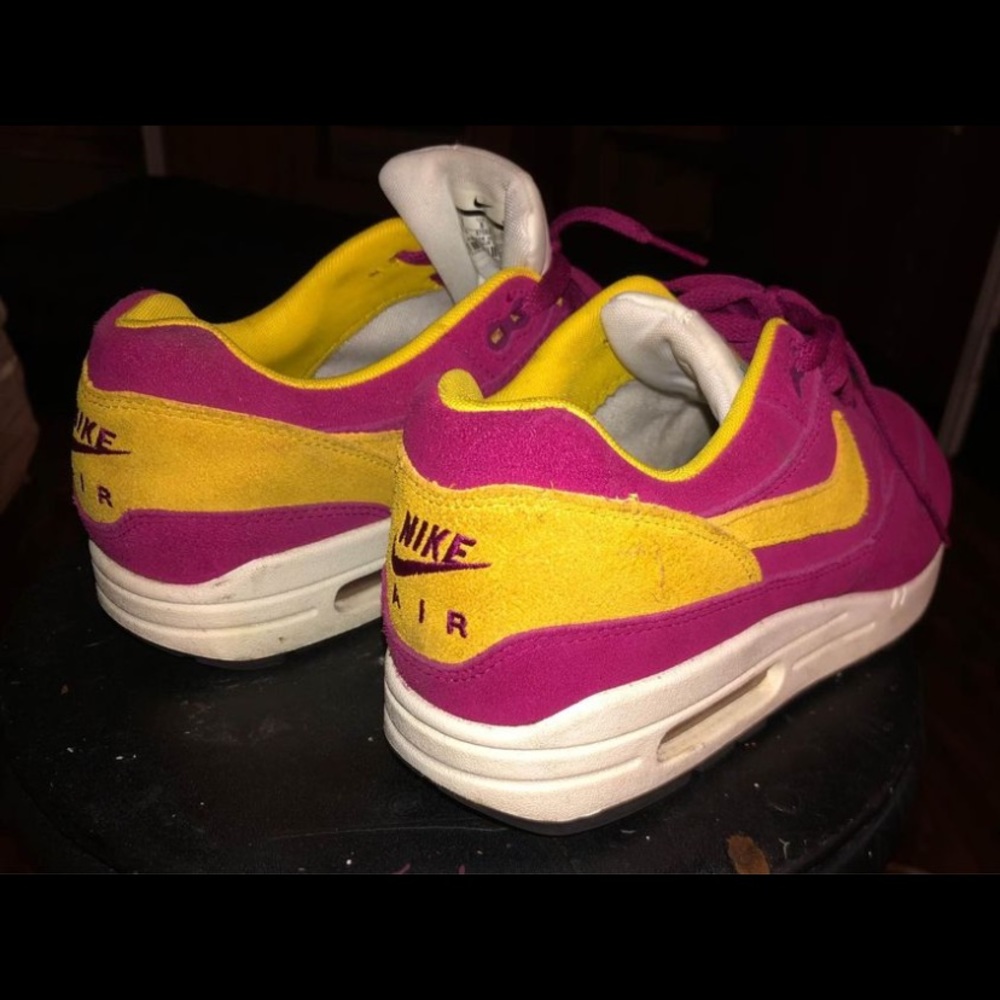 Nike air max 1 premium men’s size 9.